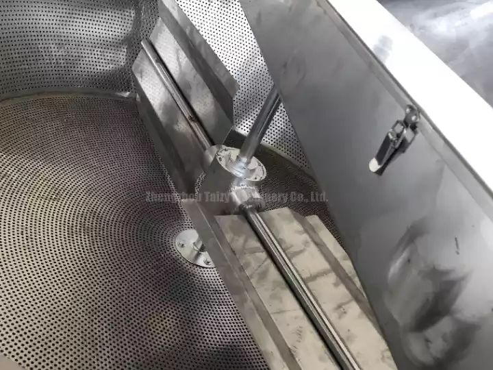 French Restaurateur Buys Commercial Deep Fryer 7 Commercial deep fryer stirring blade
