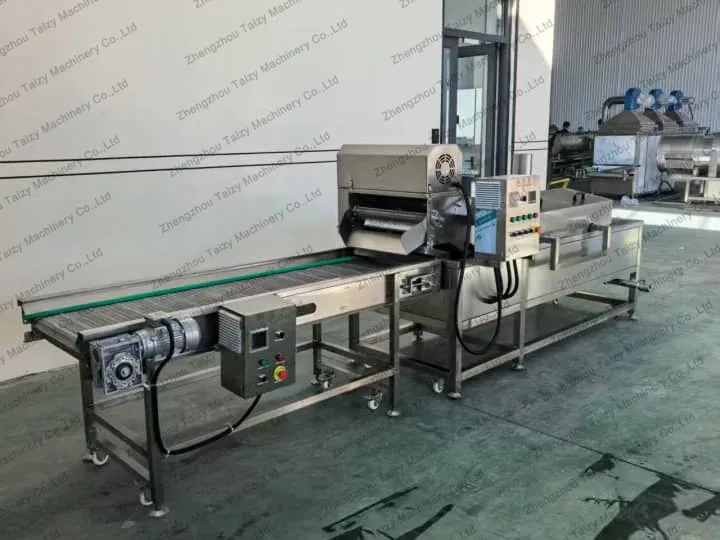 Continuous fryer and conveyor belt